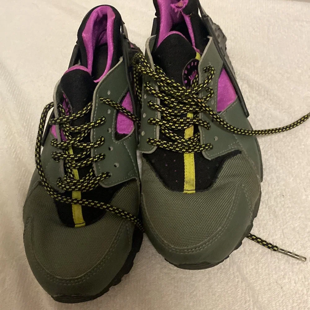 Nike youth huaraches size 6Y - Picture 2 of 7